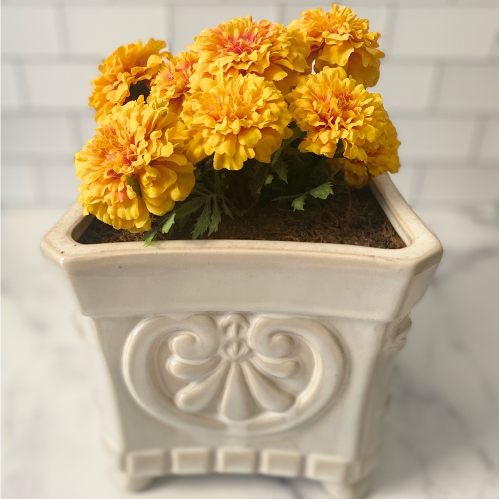 Cream Ceramic pot